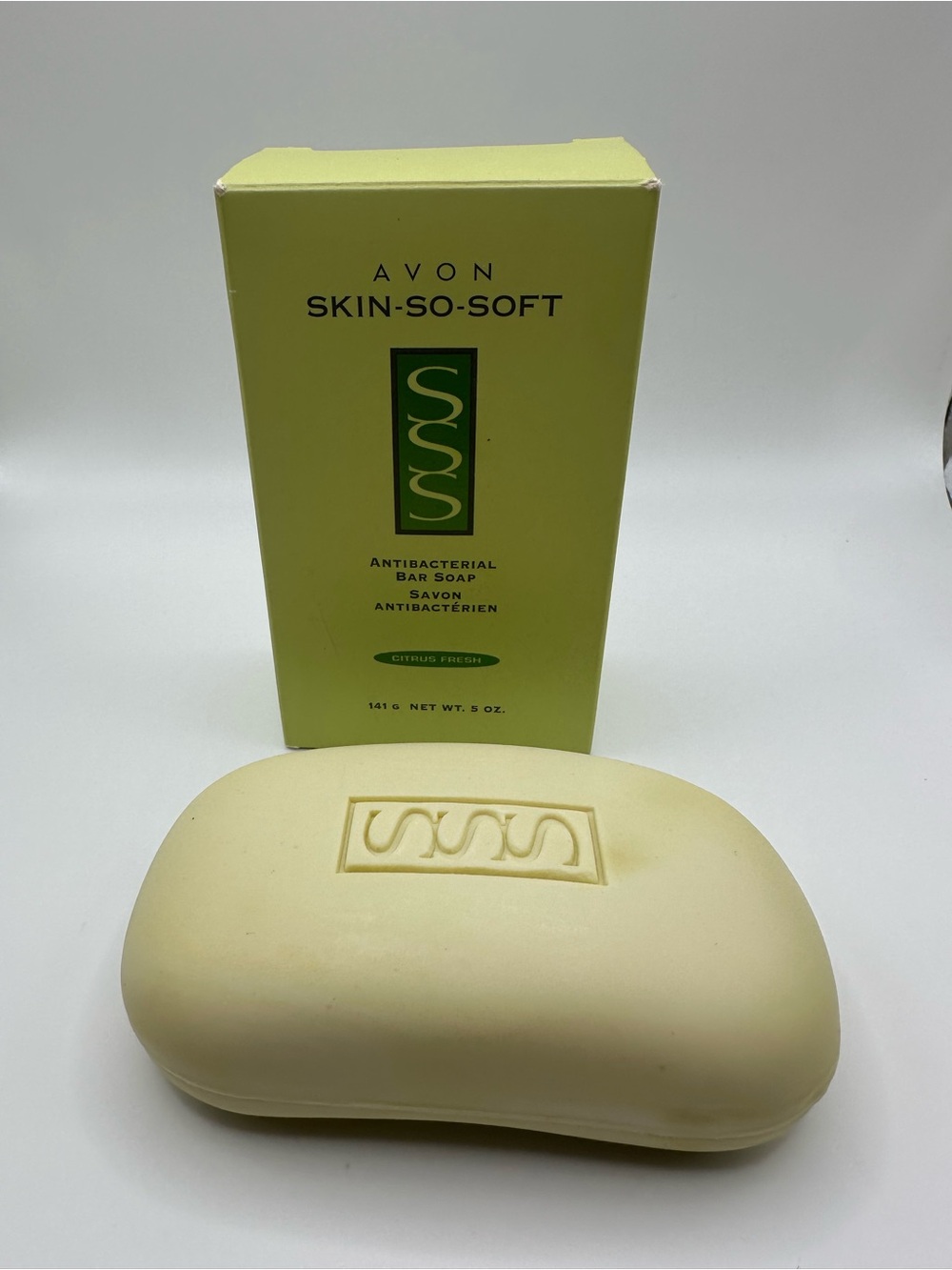 Avon Skin So Soft Antibacterial Bar Soap 5 oz Original Citrus Fresh Green Vtg